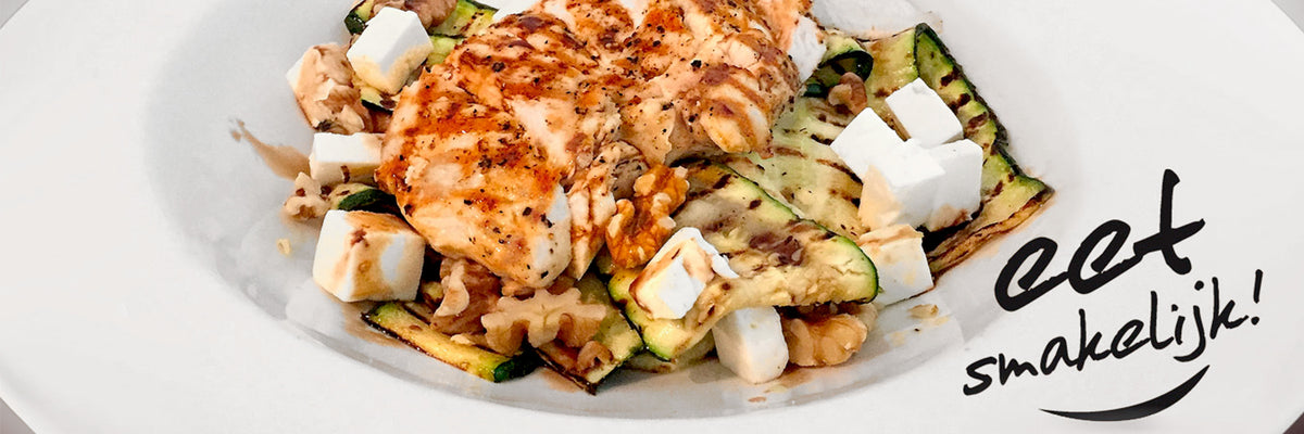 1500x500_Gegrilde-kip-met-courgette,-walnoten-en-feta